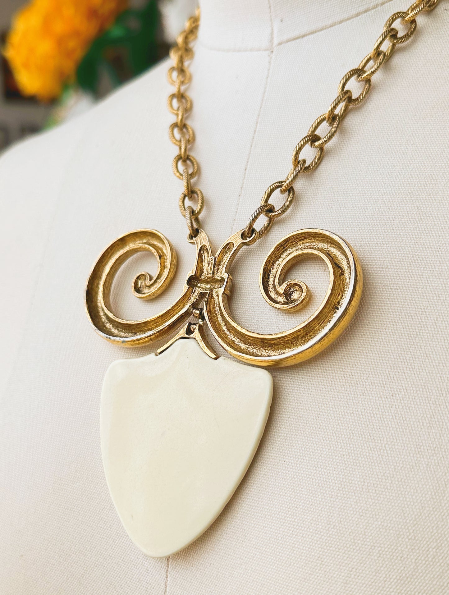 1960s trifari carved pendant necklace